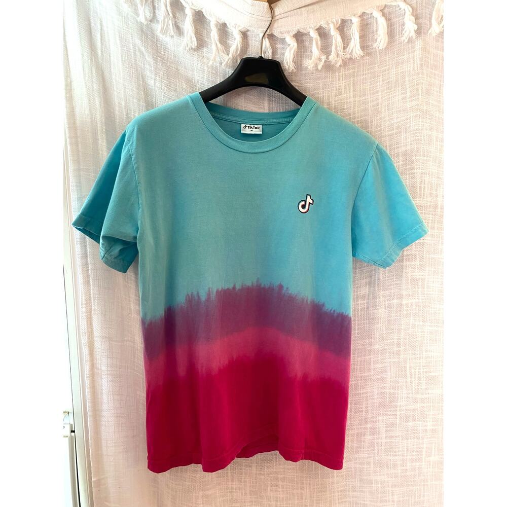 TikTok T-shirt, Unisex size M
